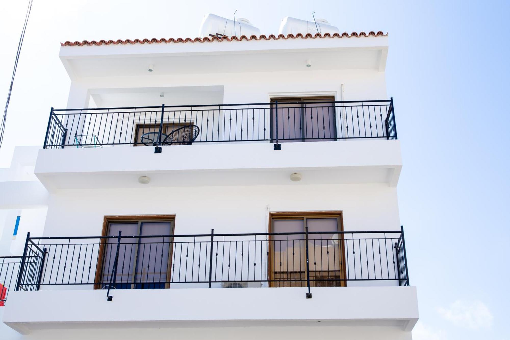 Spacious 2 Bedroom Appartment Near Mall -Internet 1Gbps Пафос Экстерьер фото